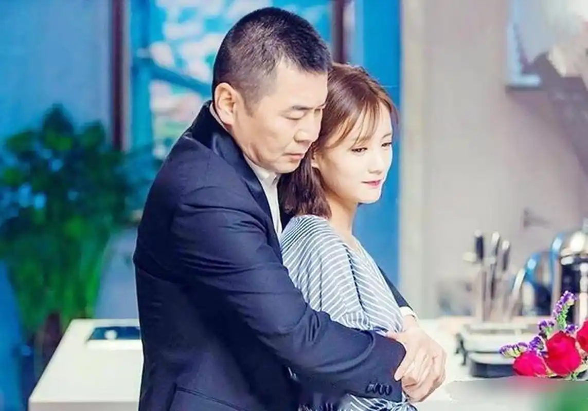 没想到李一桐居然和陈建斌演过情侣,20岁的年龄差也不乏cp感.