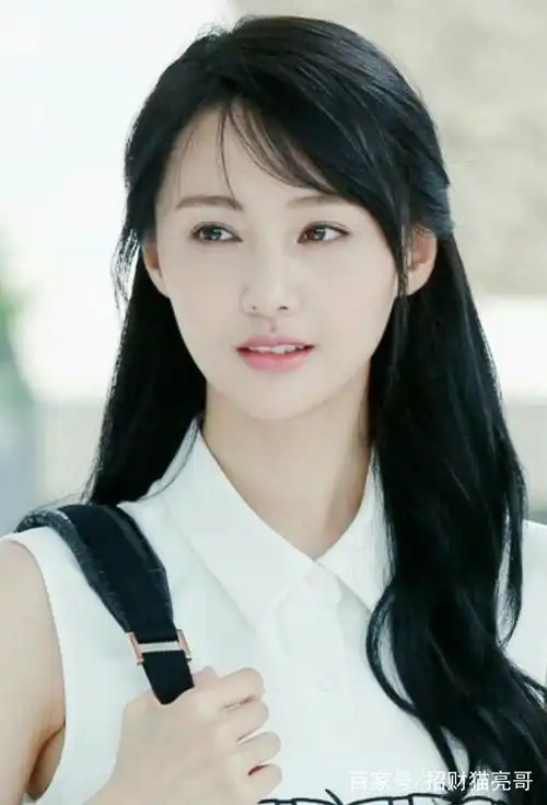 郑爽精致的五官,清纯的长相,校花范十足!