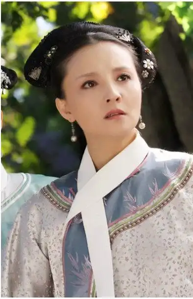 看《甄嬛传》就很喜欢槿汐姑姑,《功勋》里温柔坚韧的玉兰又是另外一