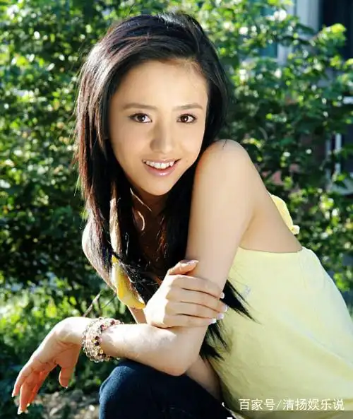 见过这样的佟丽娅吗?早期的她五官精致,亲切随和似"邻家妹妹"