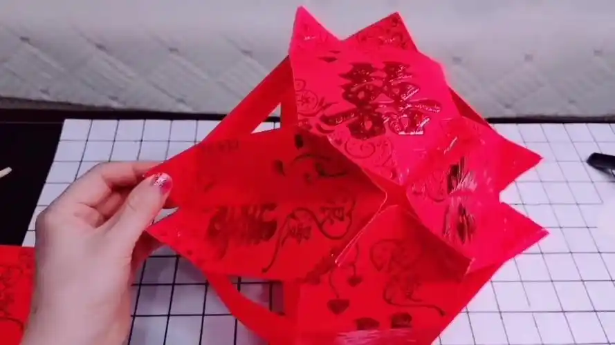 创意手工礼  b>12个红包 /b>做 b>灯笼 /b>,可以点亮哦