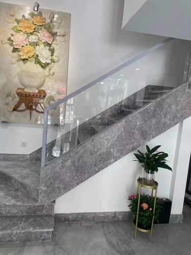 卧楚重庆玻璃楼梯扶手金属栏杆简约现代室内家用别墅不锈钢立柱护栏