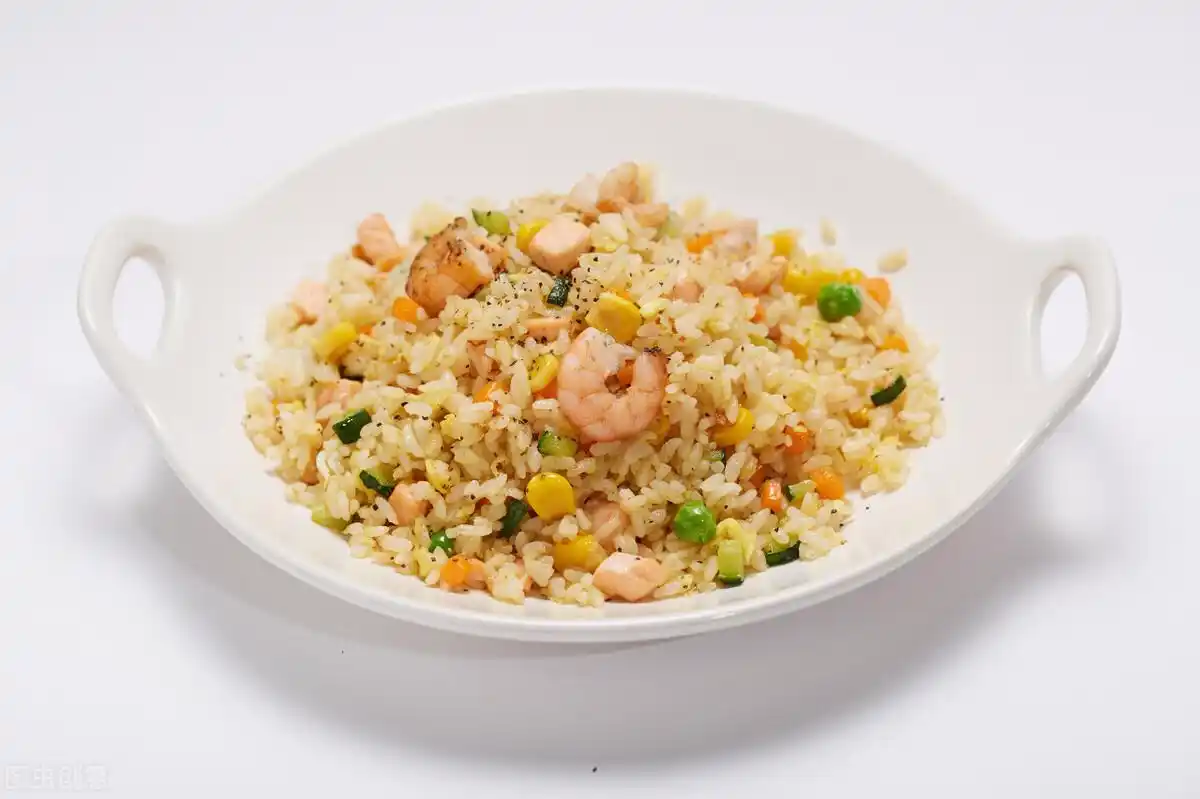 原创黄金虾仁蛋炒饭,营养美味,口感鲜香入味,10分钟快手家常美食