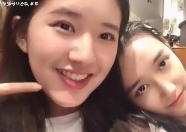 赵露思蒋依依亲密合影谁注意两人的侧颜照有点不敢信啊