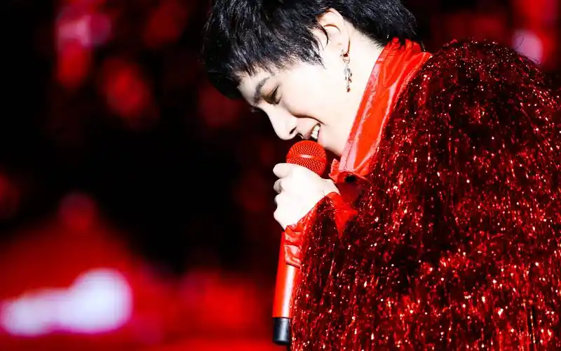 华晨宇99场斗牛超级棒的ps饭拍