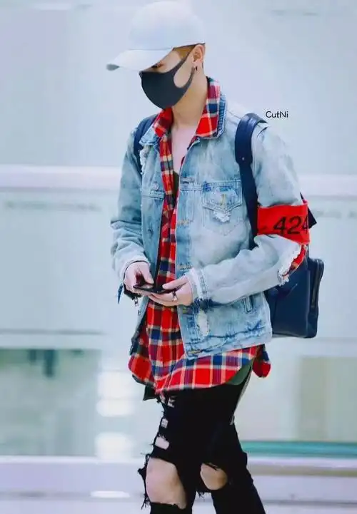 鹿晗时髦私服穿搭合集 时尚帅气行走的画报少年就是你