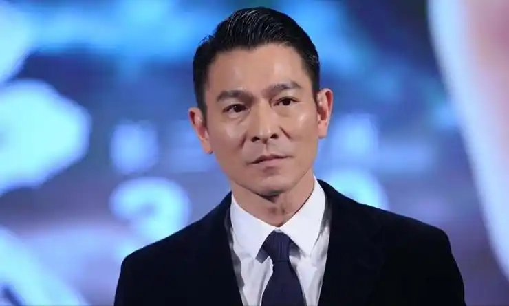 汤镇业一句话,彻底揭开刘德华的"真面目":其实他过得很可怜