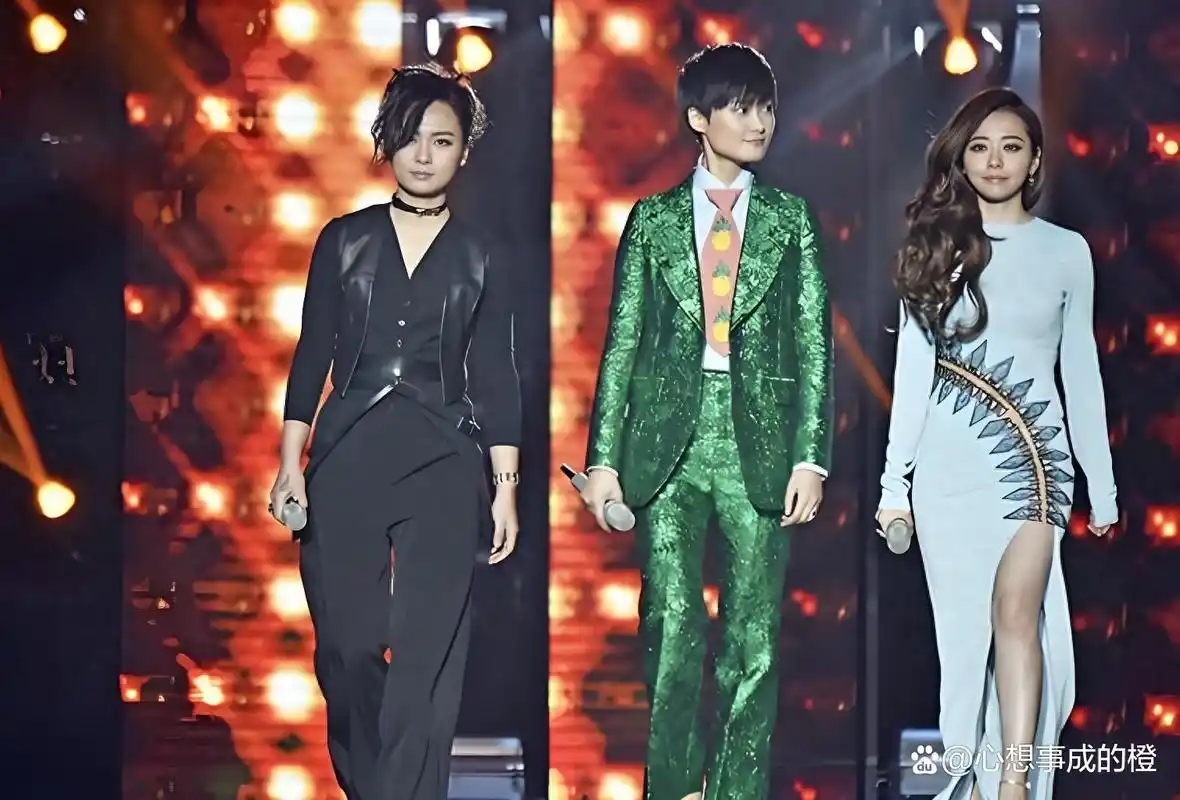 回顾2011年超女现状,冠军无人问津,是谁守得云开见月明