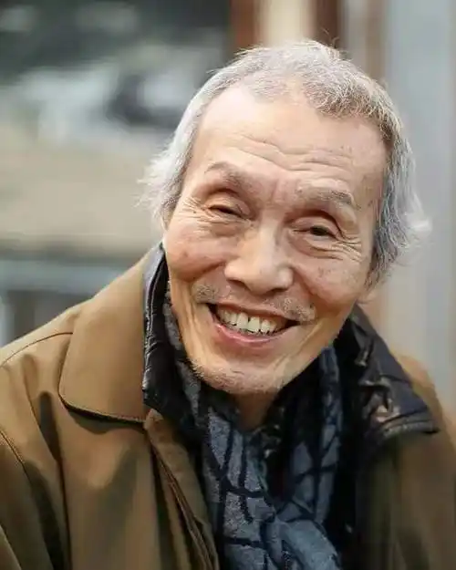 打破韩国历史77岁吴永洙获得金球奖最佳男配角称自己很不错