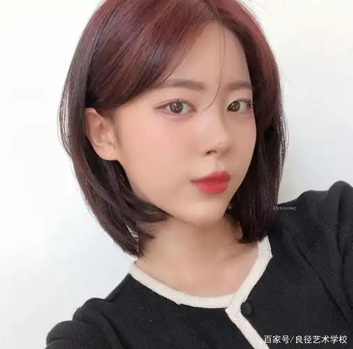 2022流行"减龄齐脖短发呀"