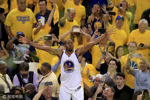 31/31 勇士捧起总冠军奖杯 杜兰特当选总决赛mvp