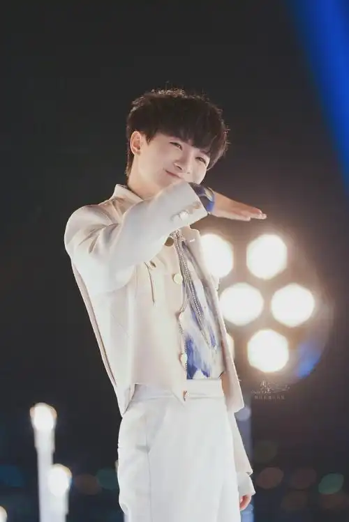 这样的周深也太可爱了吧!_zzd_学生时代