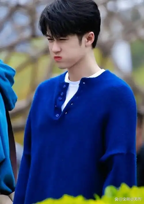 长相英俊帅气却输在了个子矮这8位男星的身高太不懂事了