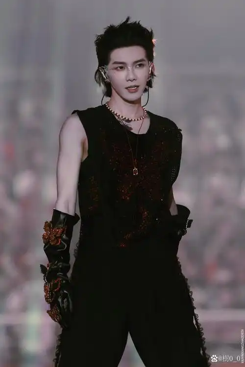 华晨宇南昌演唱会火热开唱.