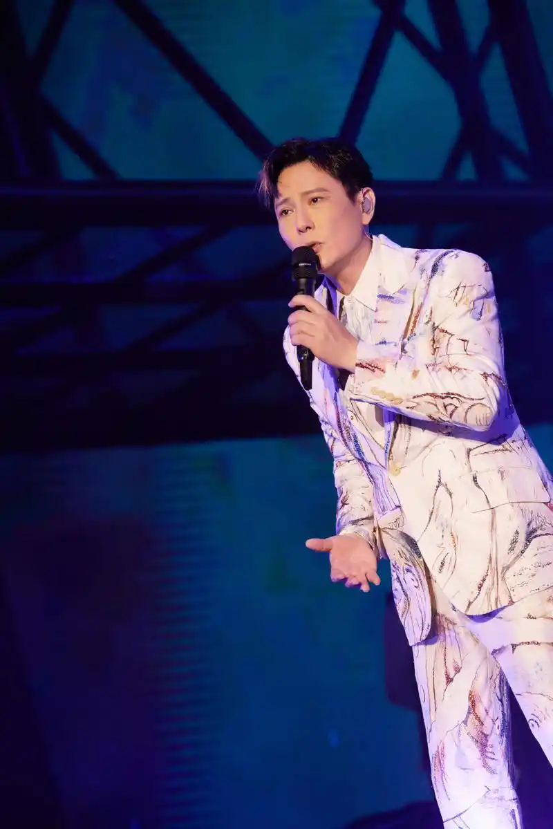 未来式2.0唱响石家庄,张信哲"未来式"手帐书首批发售已售罄