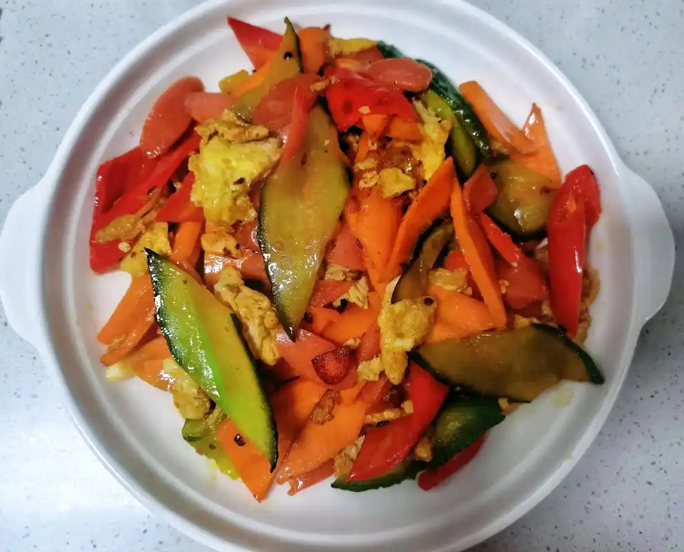 黄瓜胡萝卜炒鸡蛋.超级简单的减脂餐,快来一起做吧. 食材:一 - 抖音