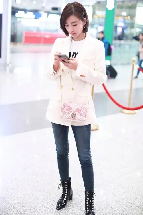 王丽坤身高,王丽坤身高体重多少(白色西装配牛仔裤简约高级)