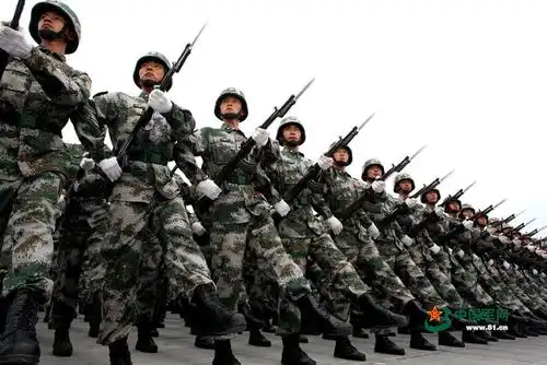 冬泳网-冬泳运动第一门户网站面容刚毅英姿挺拔:阅兵式上的中国士兵二