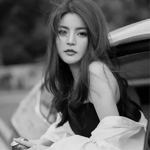 高冷范黑白女生头像 孤傲高清的黑白冷淡风女生头像图片_女生头像