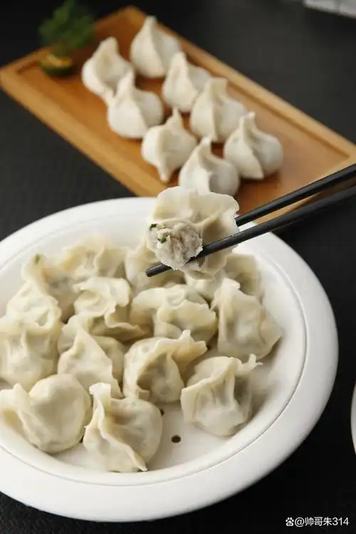 "头伏饺子,二伏面,三伏烙饼摊鸡蛋.