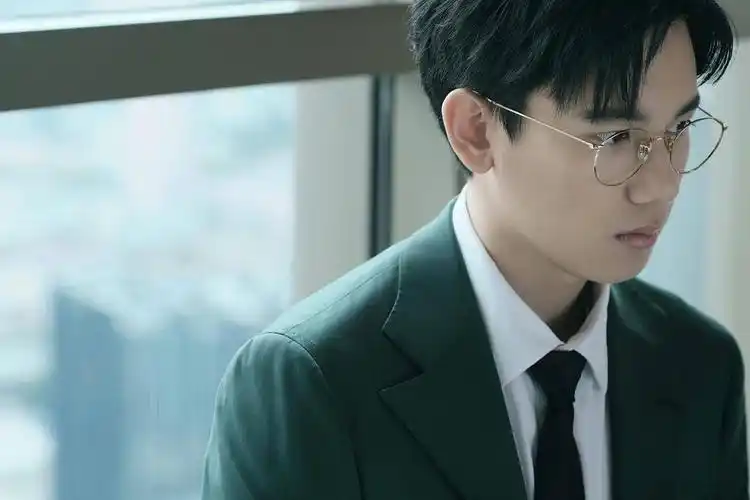 开一个瘦了的胡先煦图楼其实弟弟现在挺有苏感的