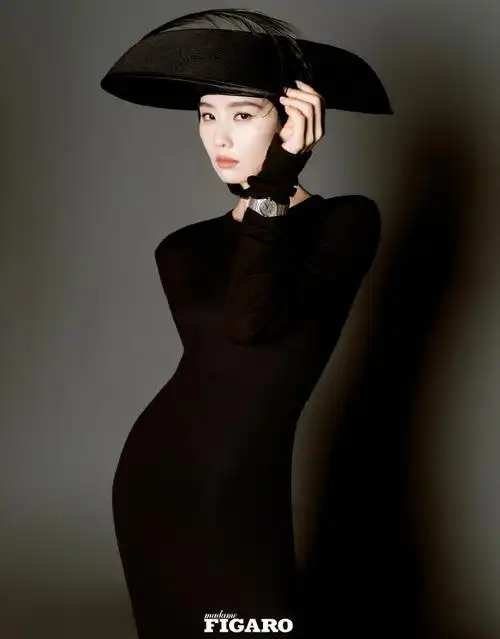 刘诗诗费加罗四月刊封面##刘诗诗费加罗东方瓷花造型##时尚新封