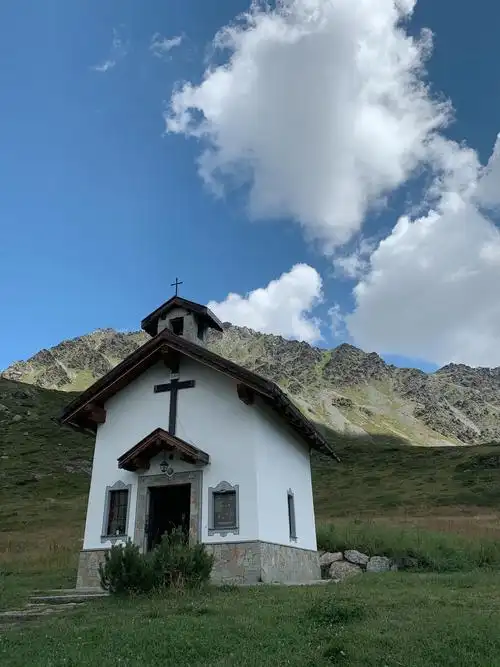 阿尔卑斯山上的小教堂