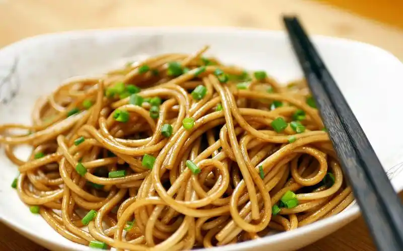 【 葱油拌面 】 純正的葱香 面香 意想不到的味道 好吃就這麼簡單