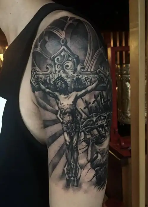 救赎纹身图片_肩部手臂欧美写实几何十字架耶稣教堂纹身图案