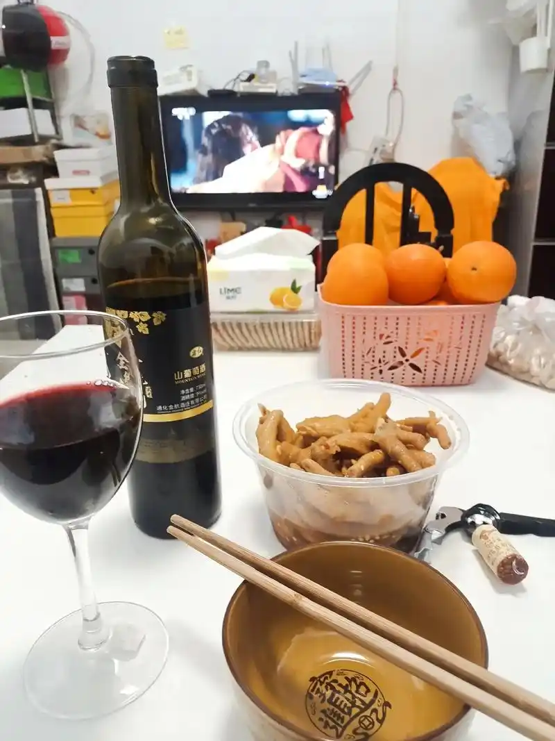 好久没有喝酒了…… 一个人在家喝点…… 小生活自己过好就好, - 抖音