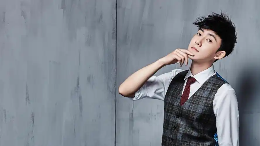 帅哥明星张睿桌面壁纸