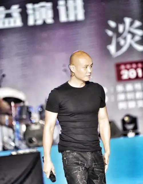 从金牌主持人到万人嫌乐嘉近况没有想象那么糟糕