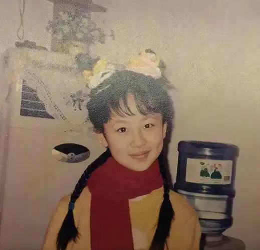 我随手搜了一下杨紫小时候瘦的新浪娱乐讯 22日,工作室晒出杨紫童年