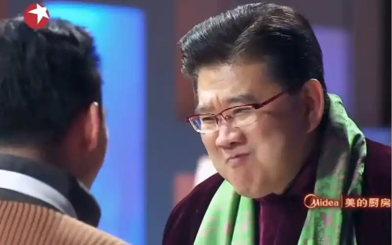 继第一季九转大肠后,曹可凡老师学会了极限一换一