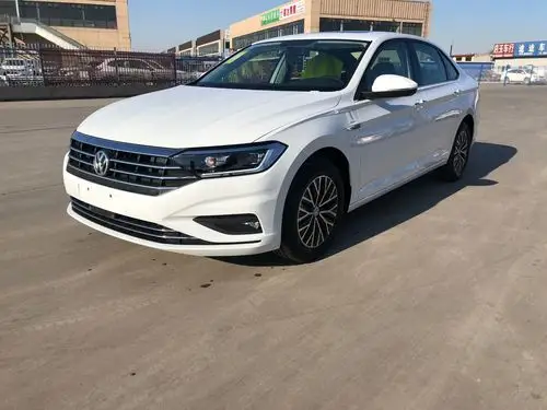 白色车身的大众速腾.显得更加高贵