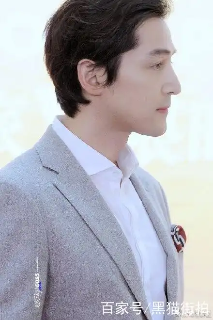 胡歌——侧脸帅得天昏地暗的男人,中国最帅的十大男神之一