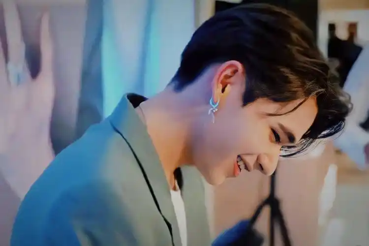 p data-id="2hljai341wz">庆怜(caelan moriart