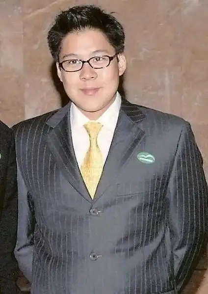 霍启刚:各种纠缠才缠来一个老婆,全家人把她当成宝