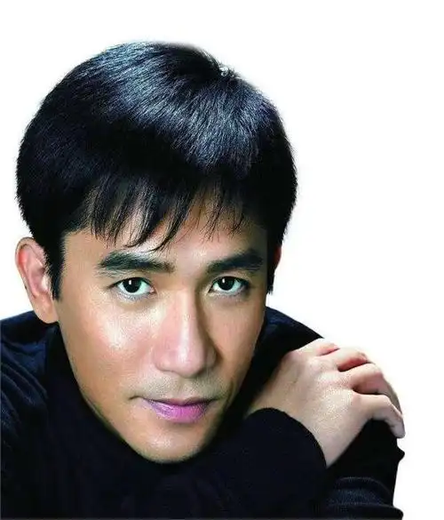 梁朝伟,身材不高,只有一米七出头,也无甚可言,但毋庸置疑,他并非男神