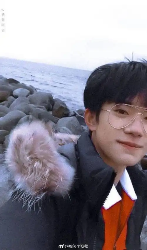 女友视角的易烊千玺来啦 又是被玺子哥迷倒的一天