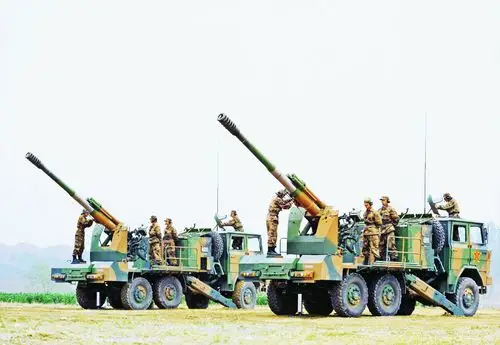 热血沸腾解放军卡车炮群一字排开怒射图片列表