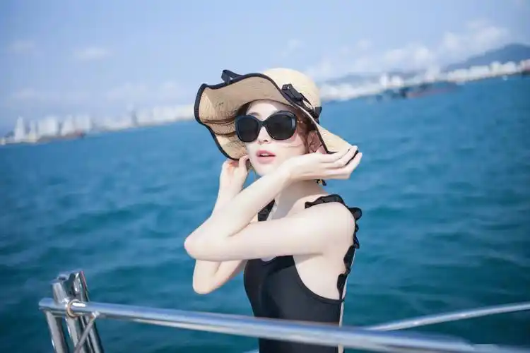 古力娜扎泳装来袭身材比美景更有看头网友美得看不腻