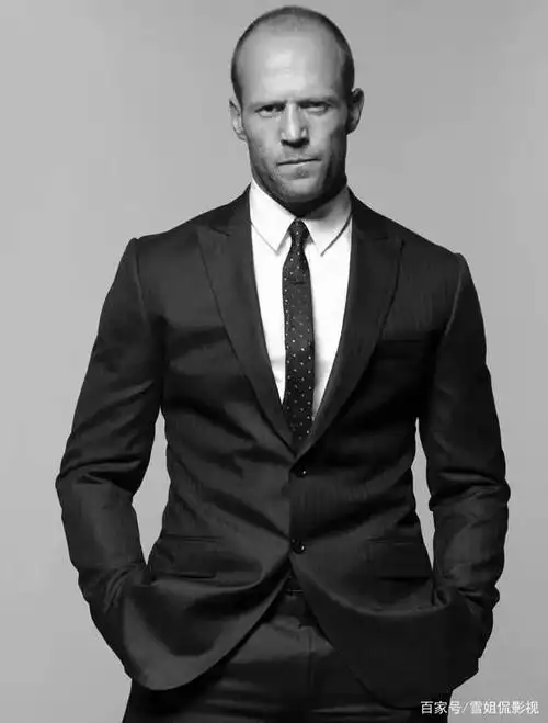 这个西装暴徒,当他穿上西装开上跑车的时候结果已经很明显了