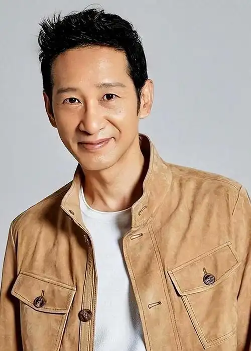 王劲松大器晚成,老年得志,现在境况如何?