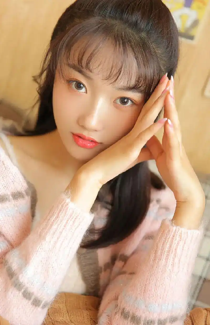 白皙粉嫩美少女写真!