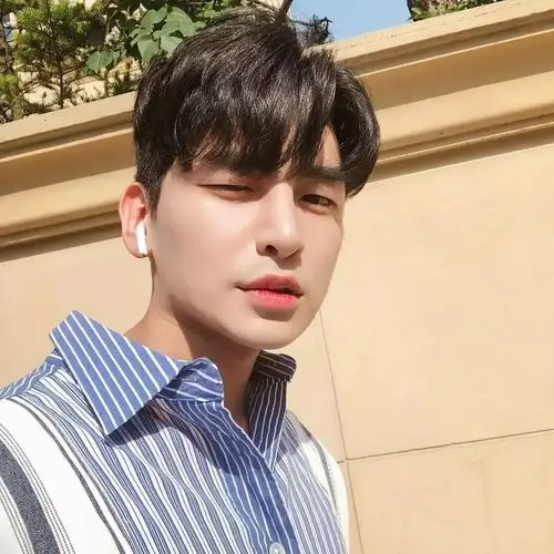 帅气小哥哥中分发型