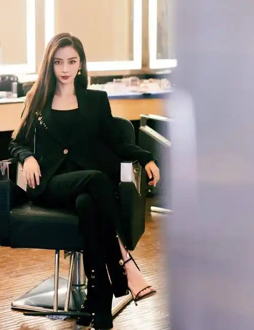 穿黑色西装利落干练,尽显气场_风格_女性_细节