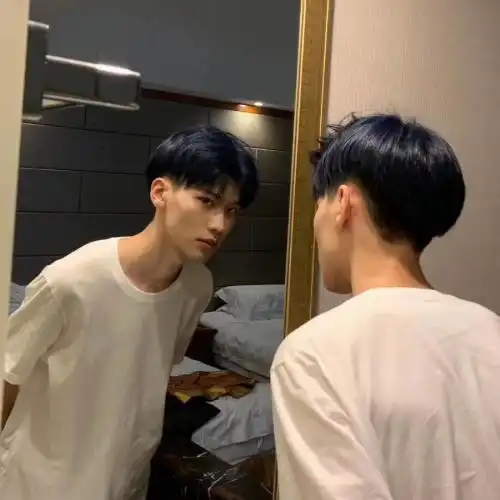 真人帅哥头像帅气冷酷享受一个人的岁月静好