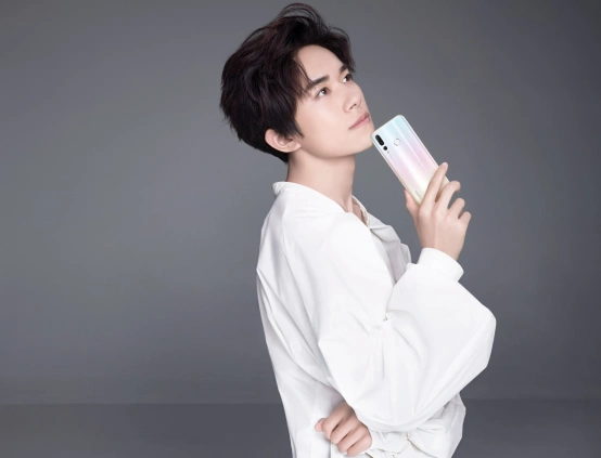 易烊千玺告诉你答案_手机热点资讯_太平洋电脑网pconline