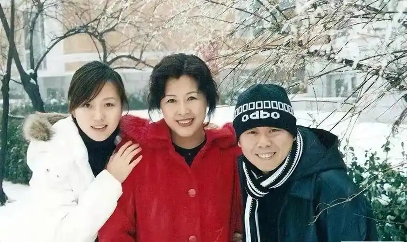 回顾潘长江女儿潘阳拍戏不成嫁10亿富豪婚后带儿子长住娘家